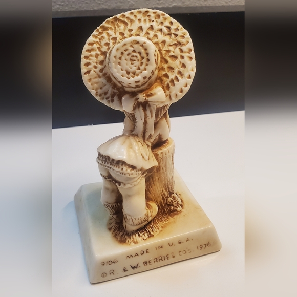 Vintage Russ and Wallace Berrie 1976 Cute Big Eyes Little Girl Figurine "I Care" - Picture 12 of 13